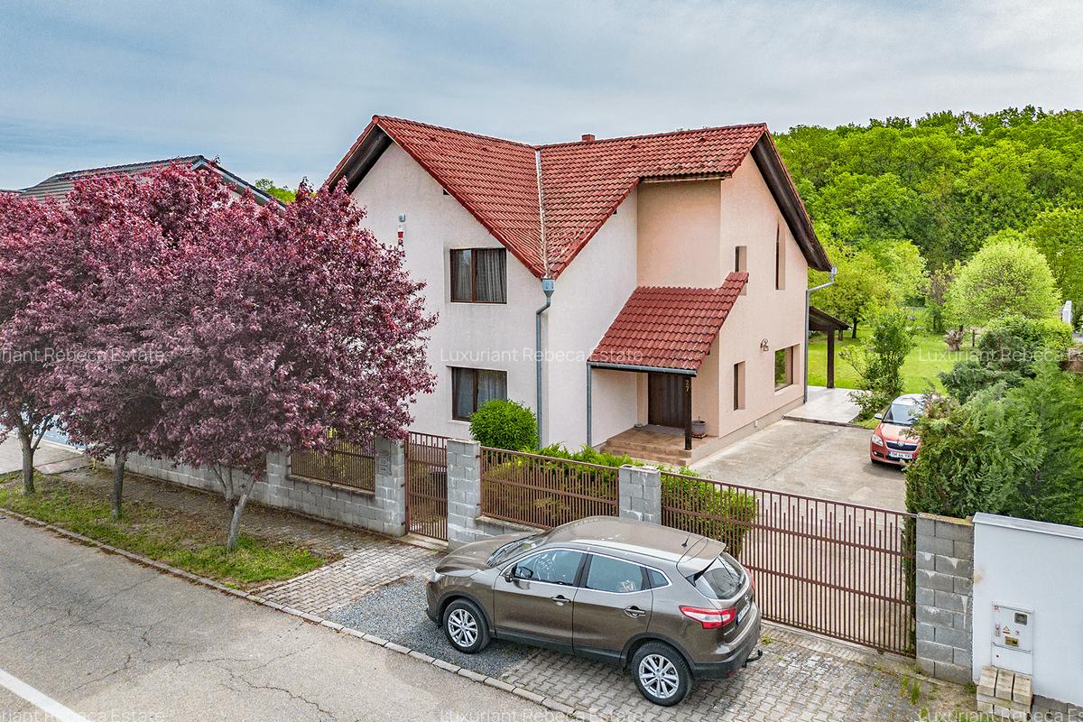 Casă individuală mobilată 6 camere, Dumbrăvița